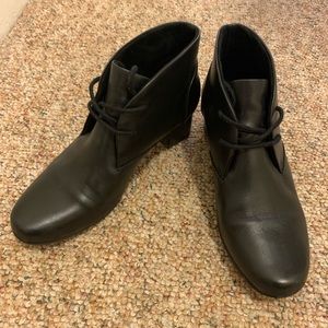 Clarks black lace up heeled bootie leather